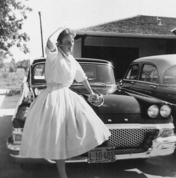 Exploring the Sophistication of 1950s Ladies Cocktail Dresses with Stunning Photos