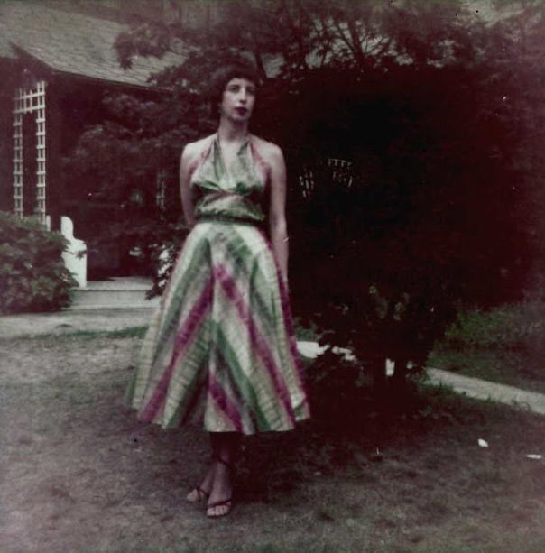 Exploring the Sophistication of 1950s Ladies Cocktail Dresses with Stunning Photos