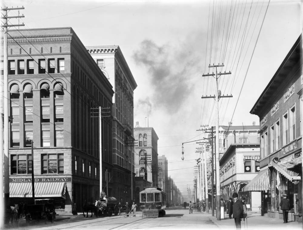 17th Street featuring Denver City Tramway Company car 236, 1900s