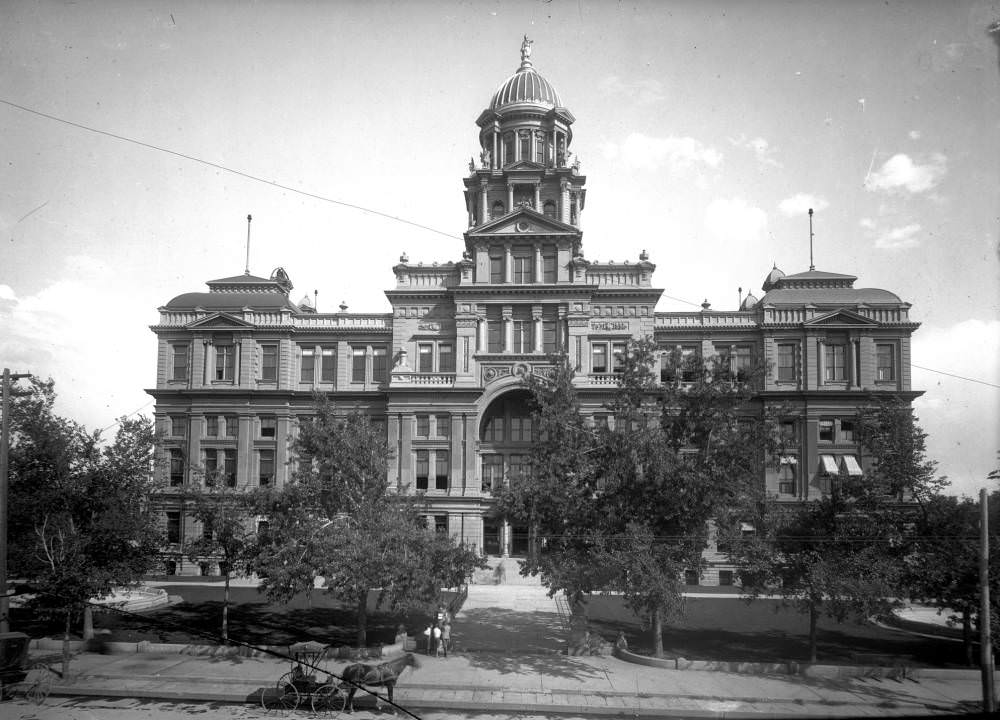 Arapahoe County Courthouse at 16th and Tremont, built in 1883 and later razed in 1934, 1902.