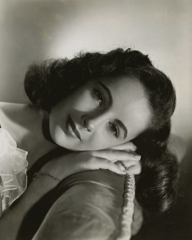 Elizabeth Taylor: The Mesmerizing Gaze Through Clarence Sinclair Bull's Lens, 1940s