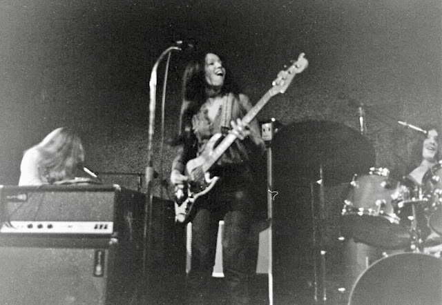 Fanny on the Stage: Pioneering All-Female Rock Band of the 1970s