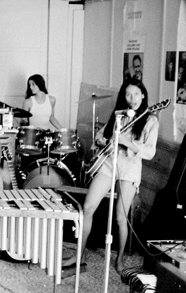 Fanny on the Stage: Pioneering All-Female Rock Band of the 1970s