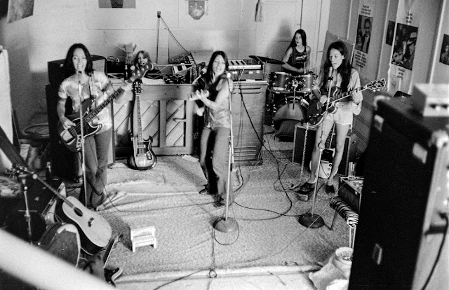 Fanny on the Stage: Pioneering All-Female Rock Band of the 1970s