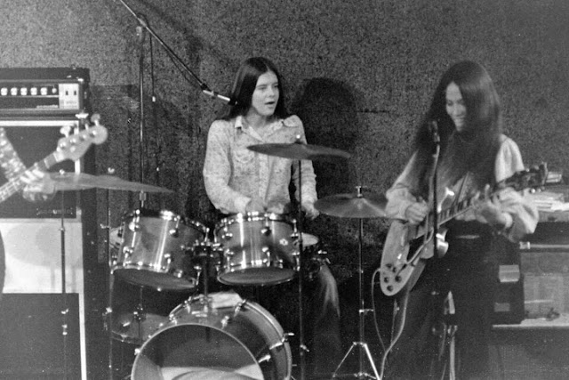 Fanny on the Stage: Pioneering All-Female Rock Band of the 1970s