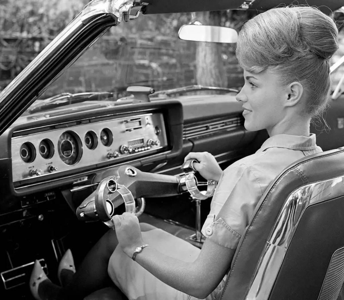 Wrist Steering: Ford's 1965 Bold Move to Attract Women Drivers!