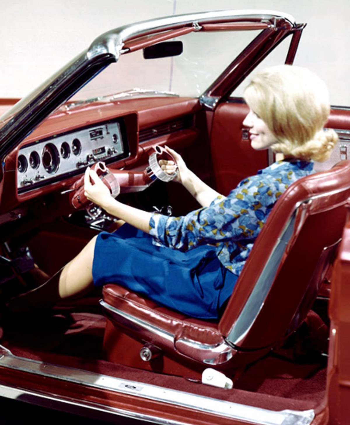 Wrist Steering: Ford's 1965 Bold Move to Attract Women Drivers!