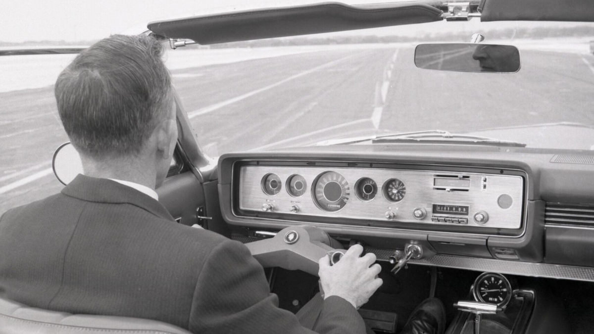 Wrist Steering: Ford's 1965 Bold Move to Attract Women Drivers!