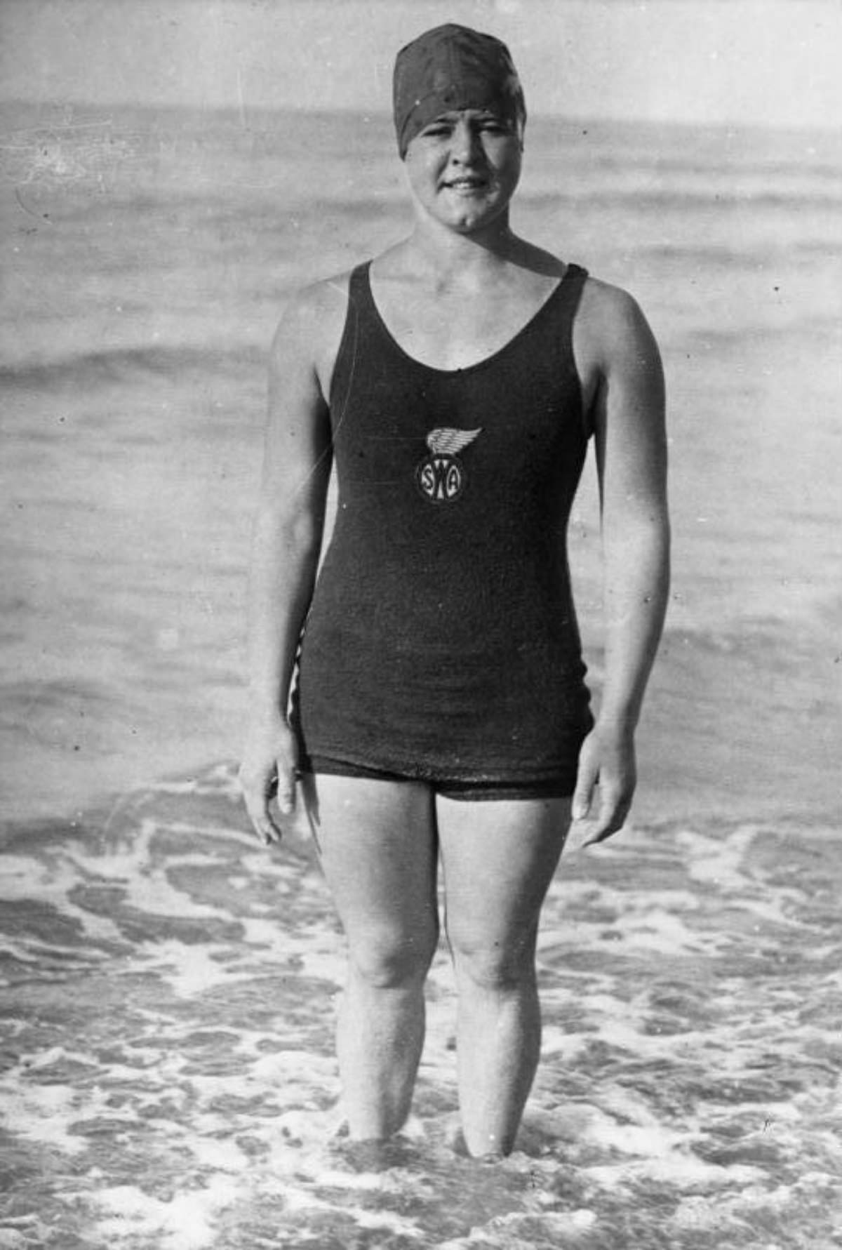 The Day Gertrude Ederle Shattered Records and Became the First Woman to Cross the Channel, 1926