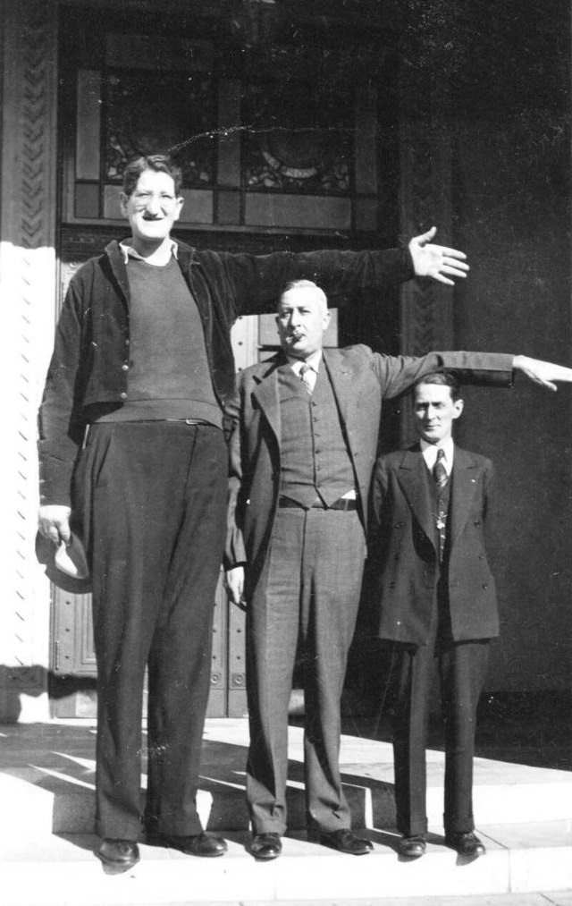 Jack Earle of El Paso: The Life and Times of One of the World’s Tallest Humans Who Stood at 7 Feet, 6.5 Inches