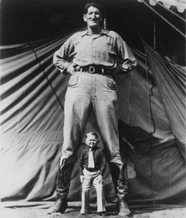 Jack Earle of El Paso: The Life and Times of One of the World’s Tallest Humans Who Stood at 7 Feet, 6.5 Inches