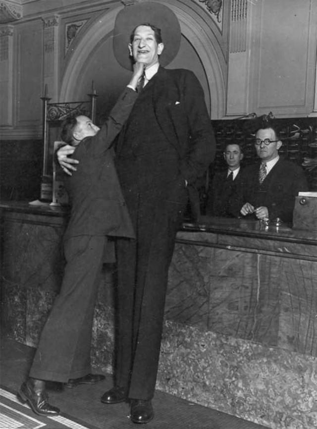 Jack Earle of El Paso: The Life and Times of One of the World’s Tallest Humans Who Stood at 7 Feet, 6.5 Inches