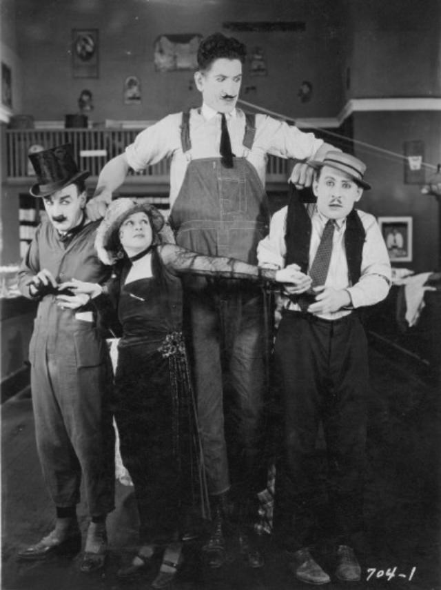 Jack Earle of El Paso: The Life and Times of One of the World’s Tallest Humans Who Stood at 7 Feet, 6.5 Inches