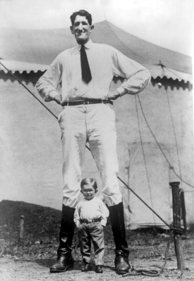 Jack Earle of El Paso: The Life and Times of One of the World’s Tallest Humans Who Stood at 7 Feet, 6.5 Inches