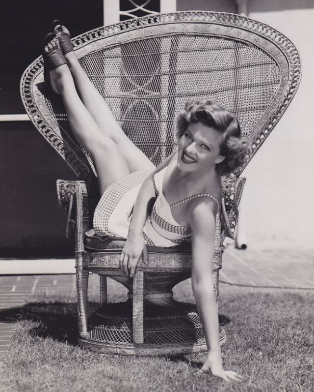 25 Lovely Photos of Jean Rogers Capturing Her Most Iconic Moments in the 1930s and '40s