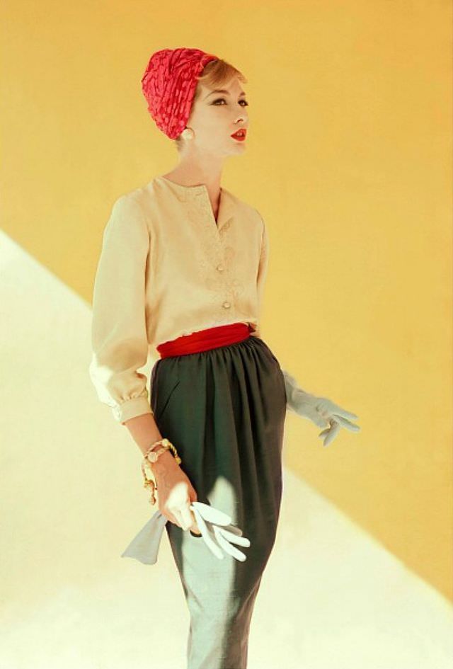 Jessica Ford in a two-piece silk dress by Donald Brooks, with a matching turban, 1958.