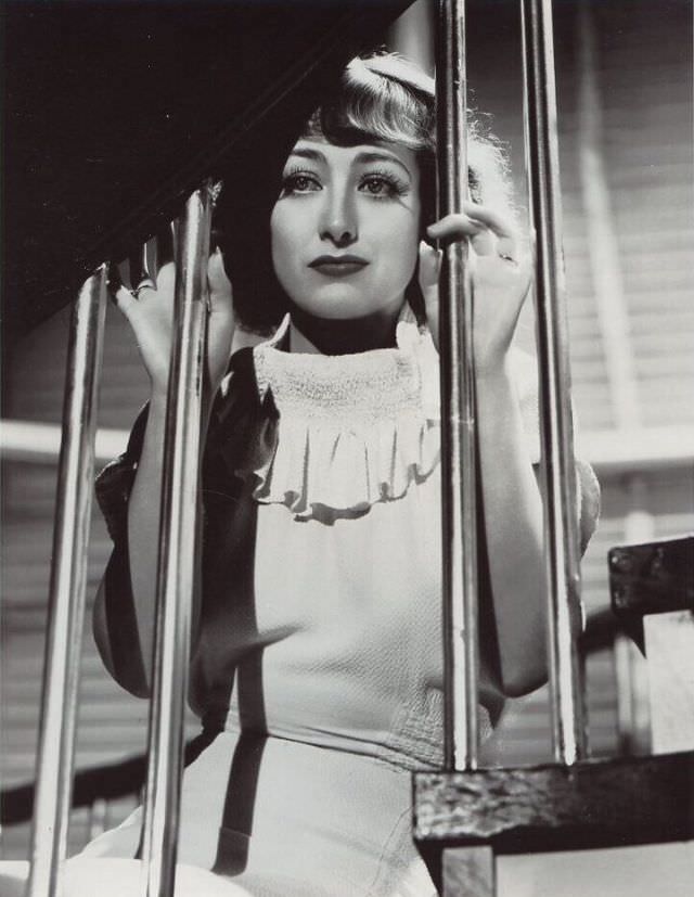 Joan Crawford on the Set of "No More Ladies" (1935): Behind-the-Scenes of a Classic Film