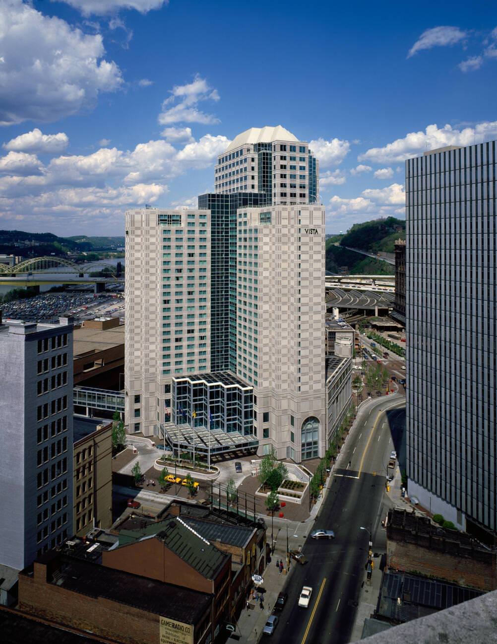 Scenery of Pittsburgh, Pennsylvania in the 1980s.