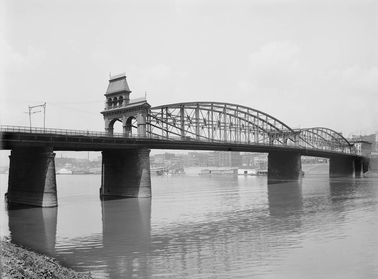 Smithfield Street Bridge spanning the Monongahela River in Pittsburgh, 1900.