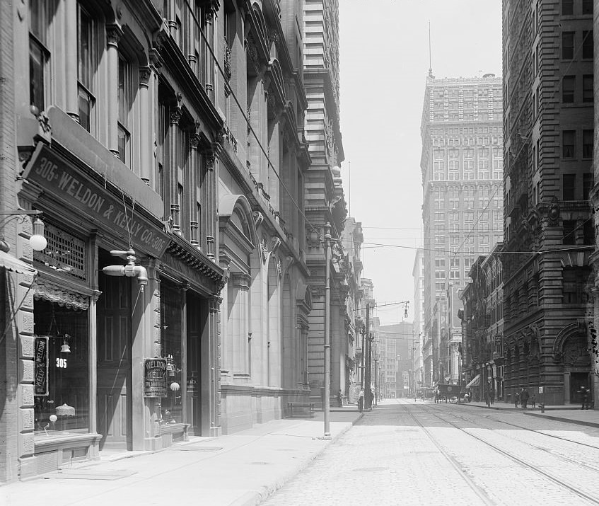 Wood Street, looking east, Pittsburgh, early 1900s.