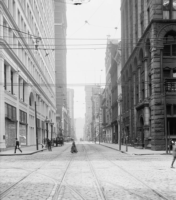 Wood Street scene in Pittsburgh, early 1900s.
