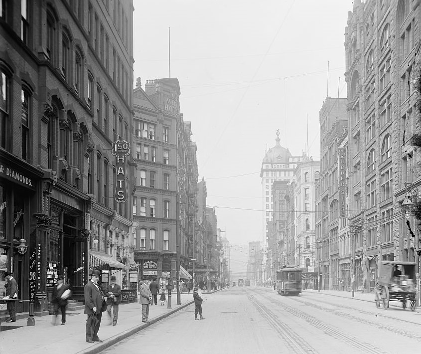 Liberty Avenue, looking west, Pittsburgh, early 1900s.