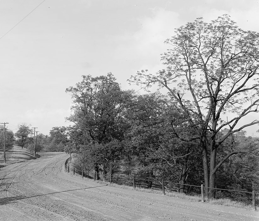 Boulevard in Riverview Park, Pittsburgh, early 1900s.