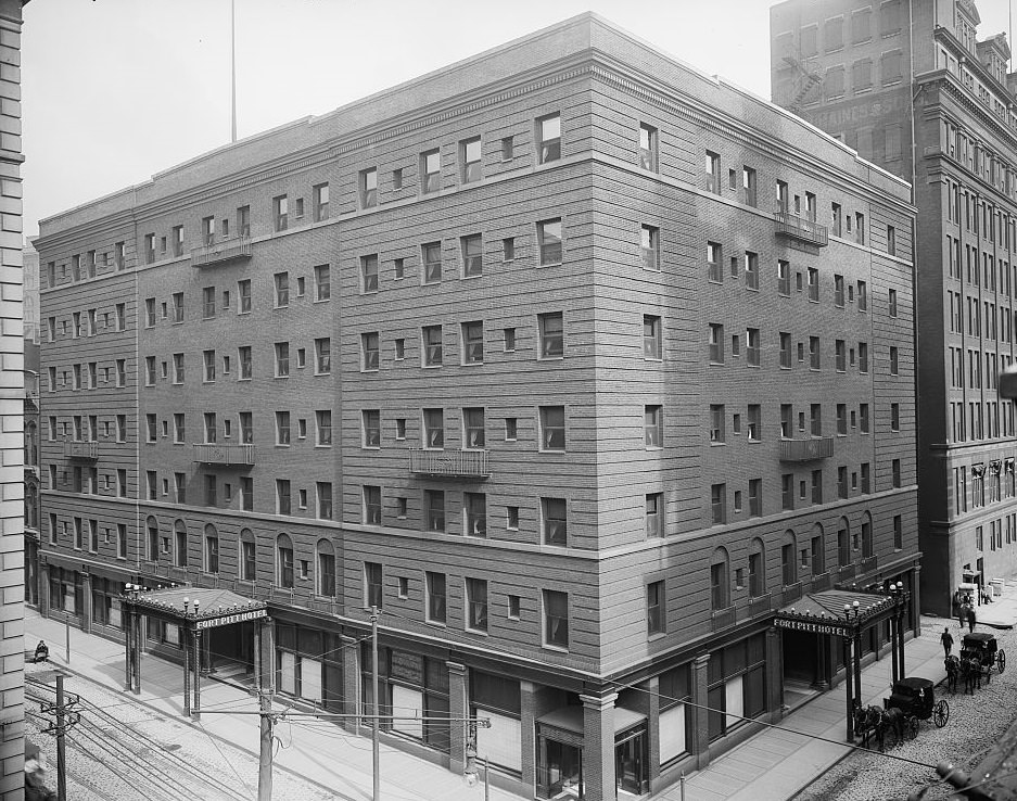 Fort Pitt Hotel in Pittsburgh, early 1900s.