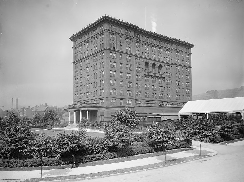 Hotel Schenley in Pittsburgh, 1900s.