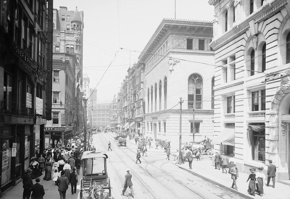 Corner of Fifth Avenue and Wood Street, Pittsburgh, Pennsylvania, 1900s