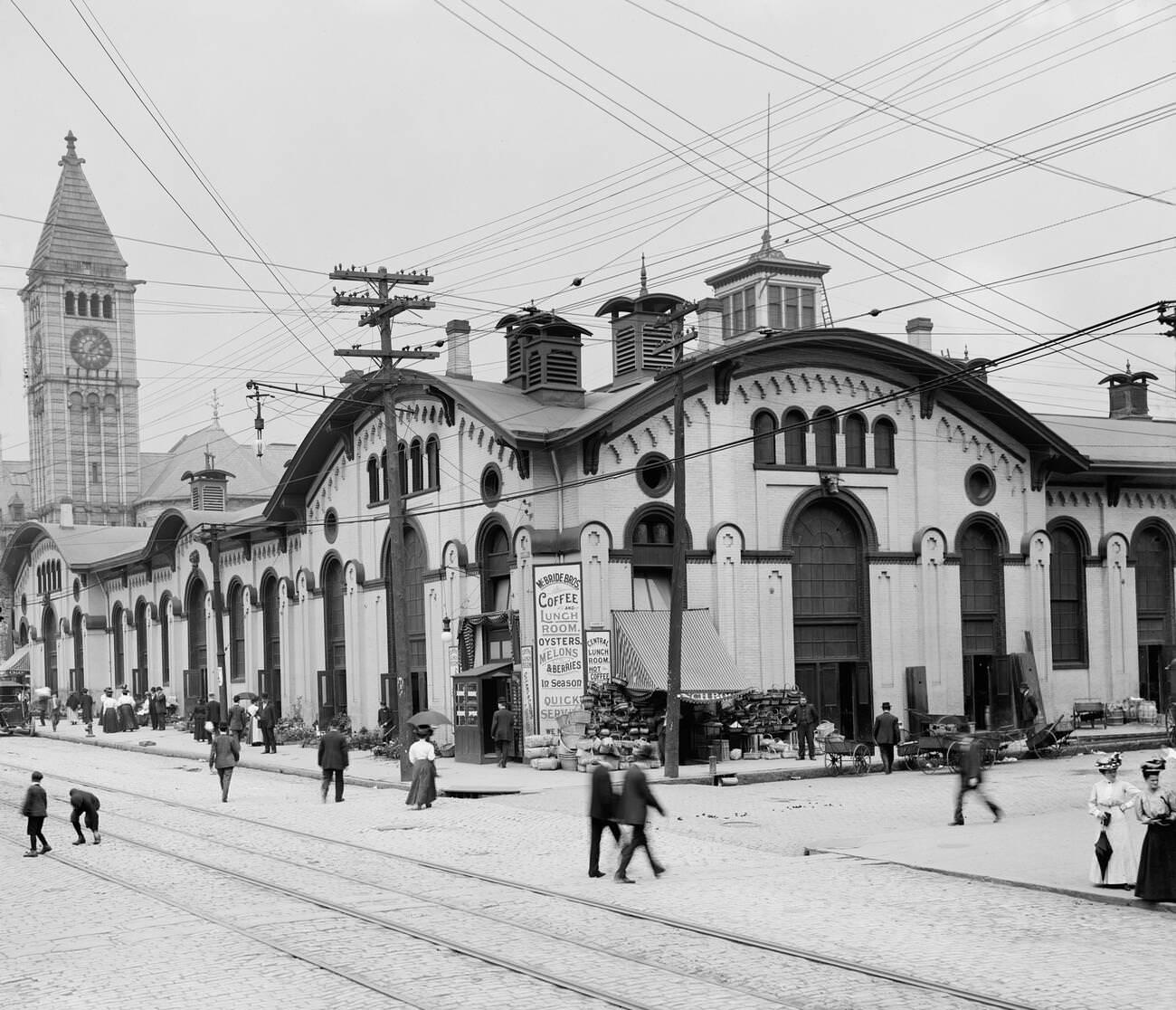 Market scene in Pittsburgh captured by Detroit Publishing Company, 1900.