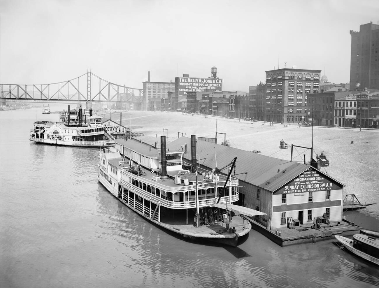 Riverboats from Smithfield Street Bridge, Pittsburgh, Pennsylvania, 1910