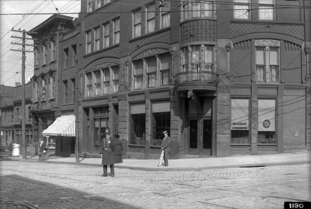 Grant Street at Sixth Avenue, southeast corner, 1912