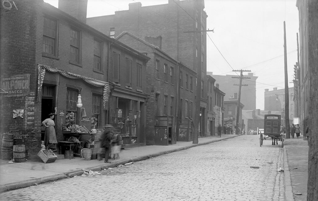 Tunnel Street Grocery, proprietress and child in doorway, 1912