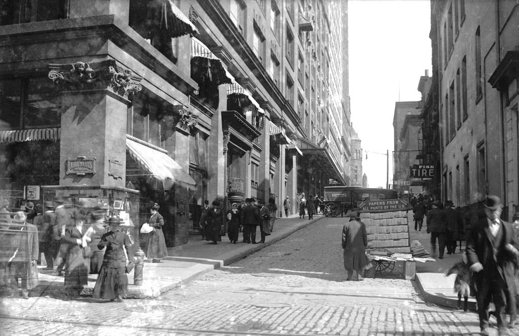 Kaufmann's Department Store, busy scene on Diamond Street, 1912