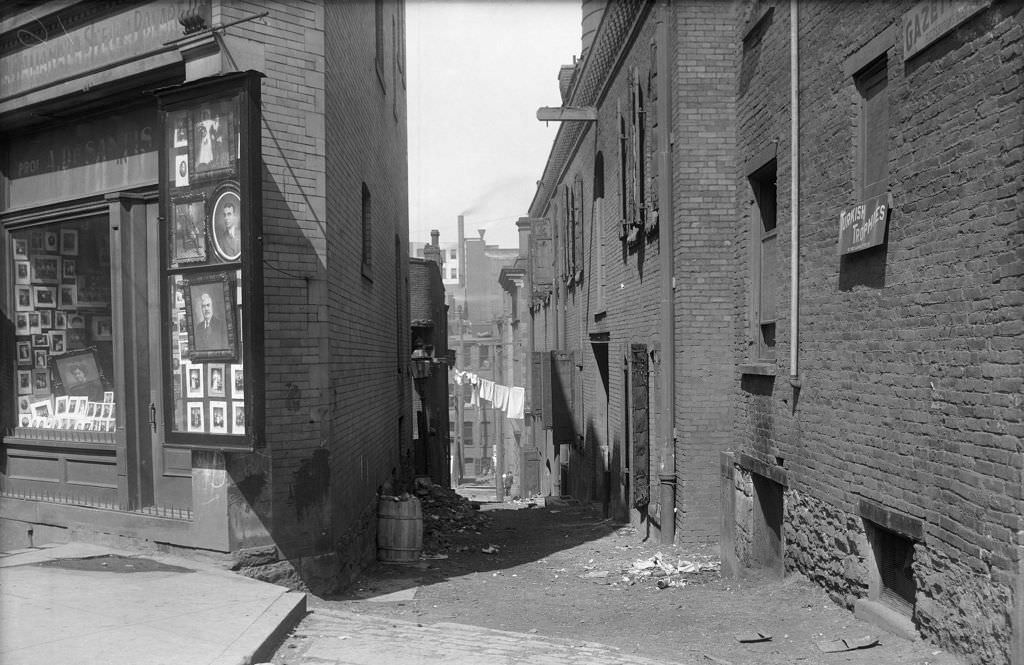 De Santis Photography Studio at 807 Webster Avenue, 1910s