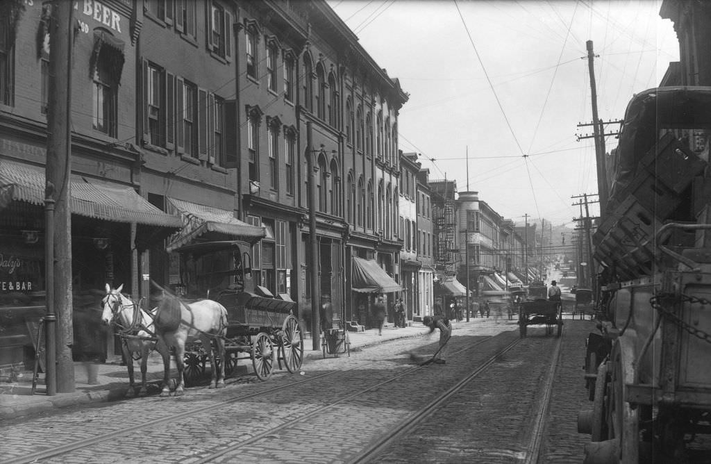 Wylie Avenue, crowded street scene near Fifth, 1910s