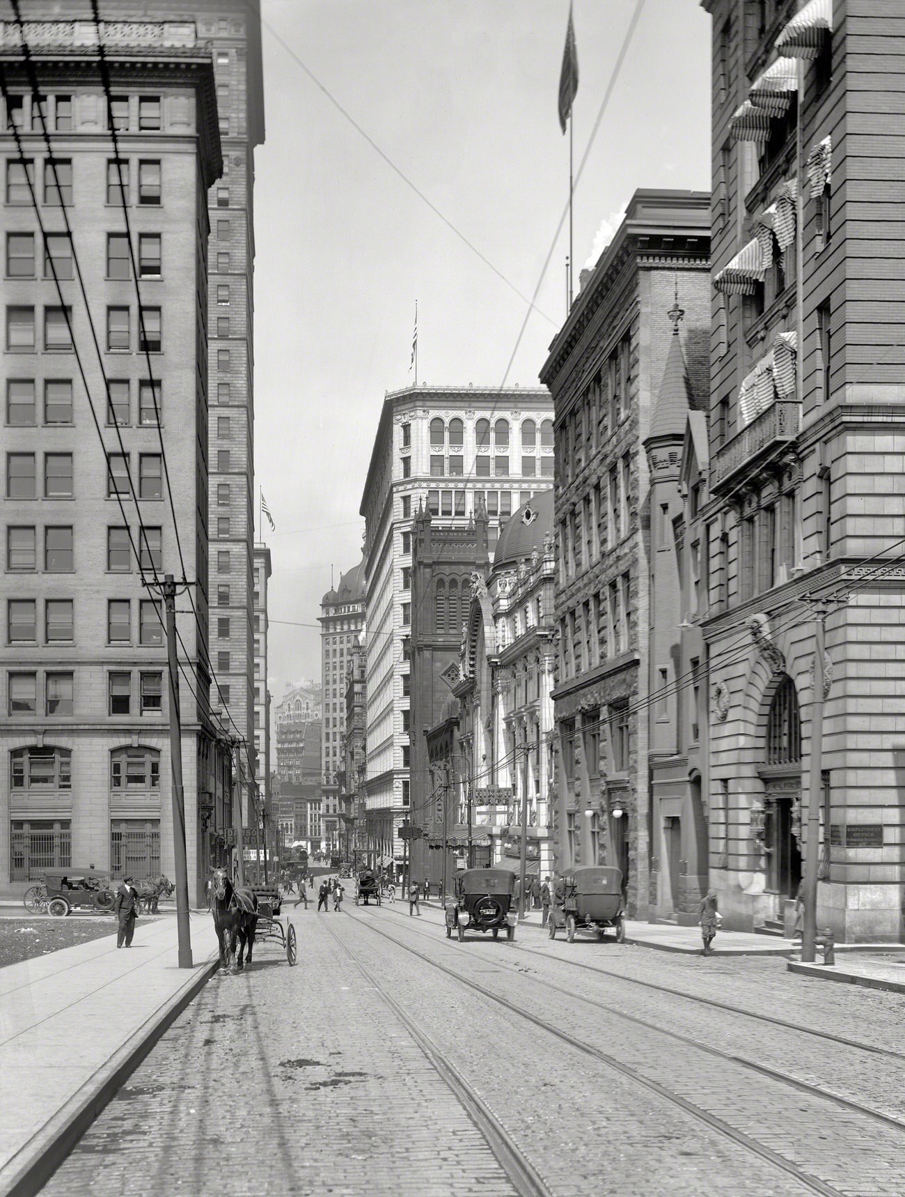 Sixth Avenue above Nixon Theatre, Pittsburgh, Pennsylvania, 1914