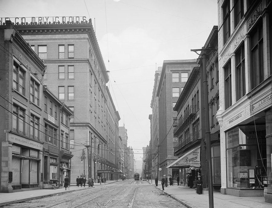 Pennsylvania Avenue and Joseph Horne's Store, Pittsburgh, 1919