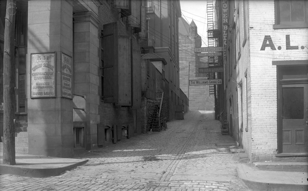 Gala Alley View, 1912