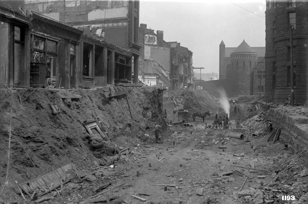 Fifth Avenue, looking east from Grant Street, 1912