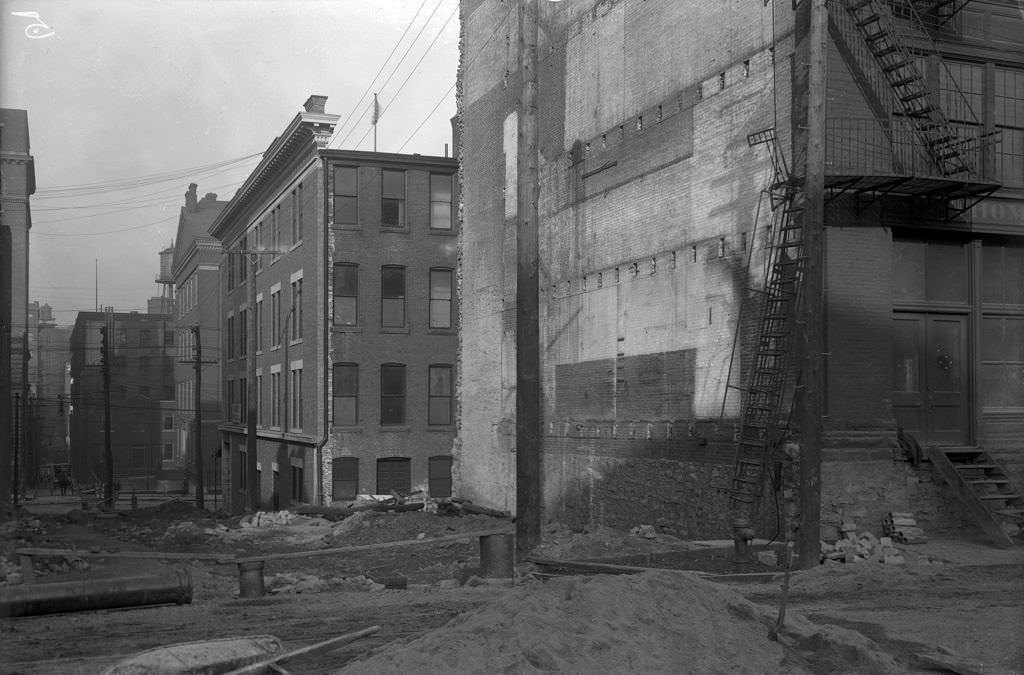 Hump Lowering, Strawberry Way looking west, 1912