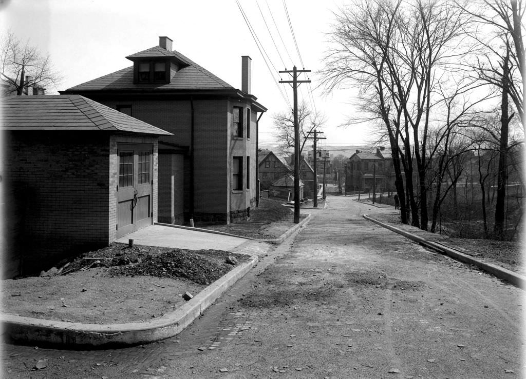 Wapello and Aquatic Way towards Davis Avenue, 1920.