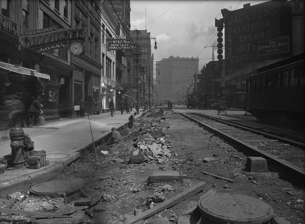 Construction near Victoria Theatre, Liberty Avenue, 1920.