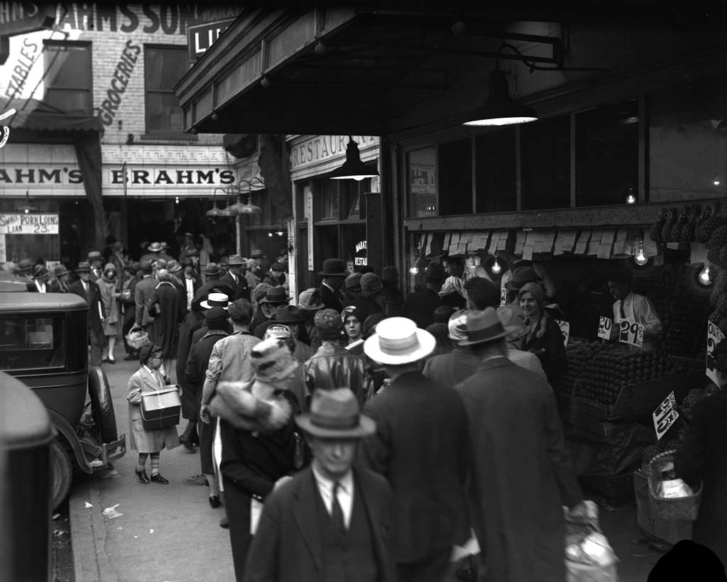 Sidewalk Shoppers in Front of Ruddy's Sandwich Shop at Diamond Street, 1928.