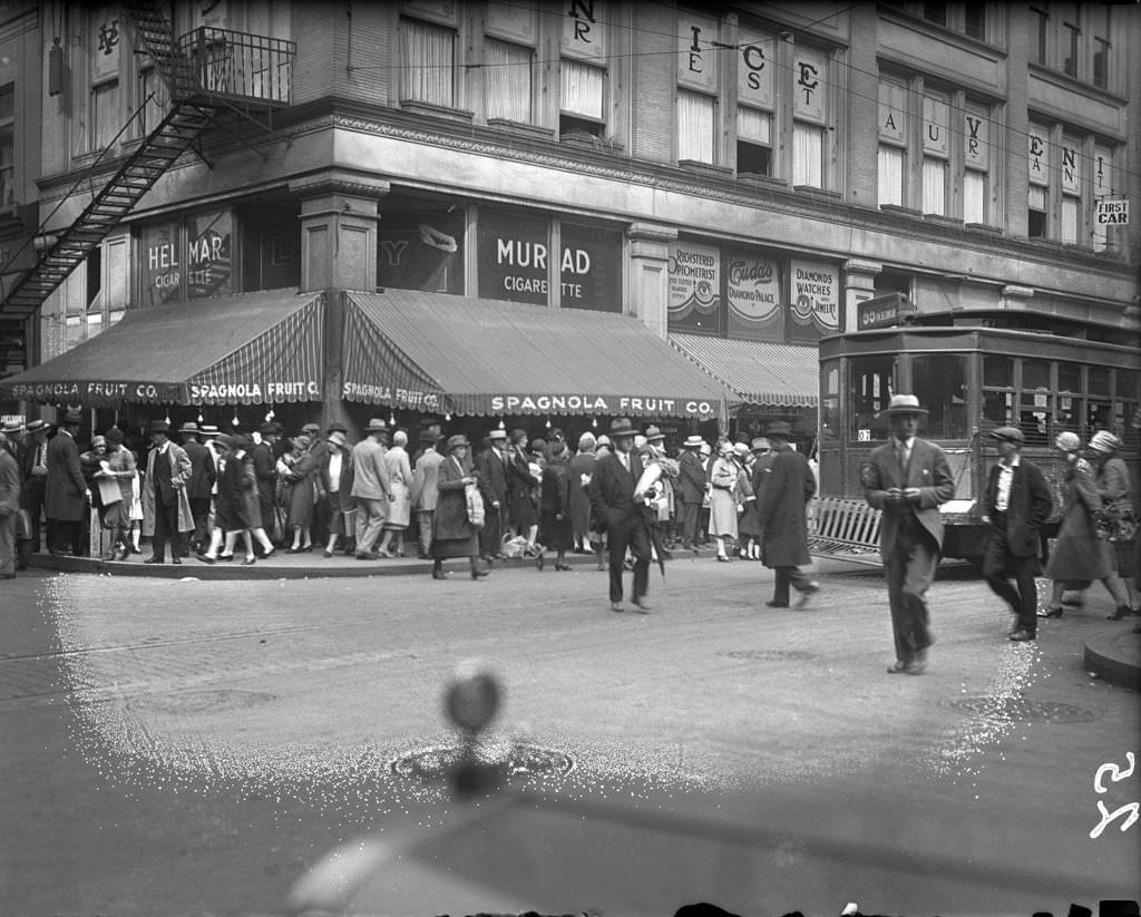 Spagnola Fruit Company, Crowded Corner at Diamond and Market, 1928.