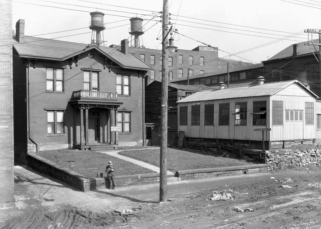 Atlas Welding Company and H.E. Gross and Company on South Avenue, 1929.