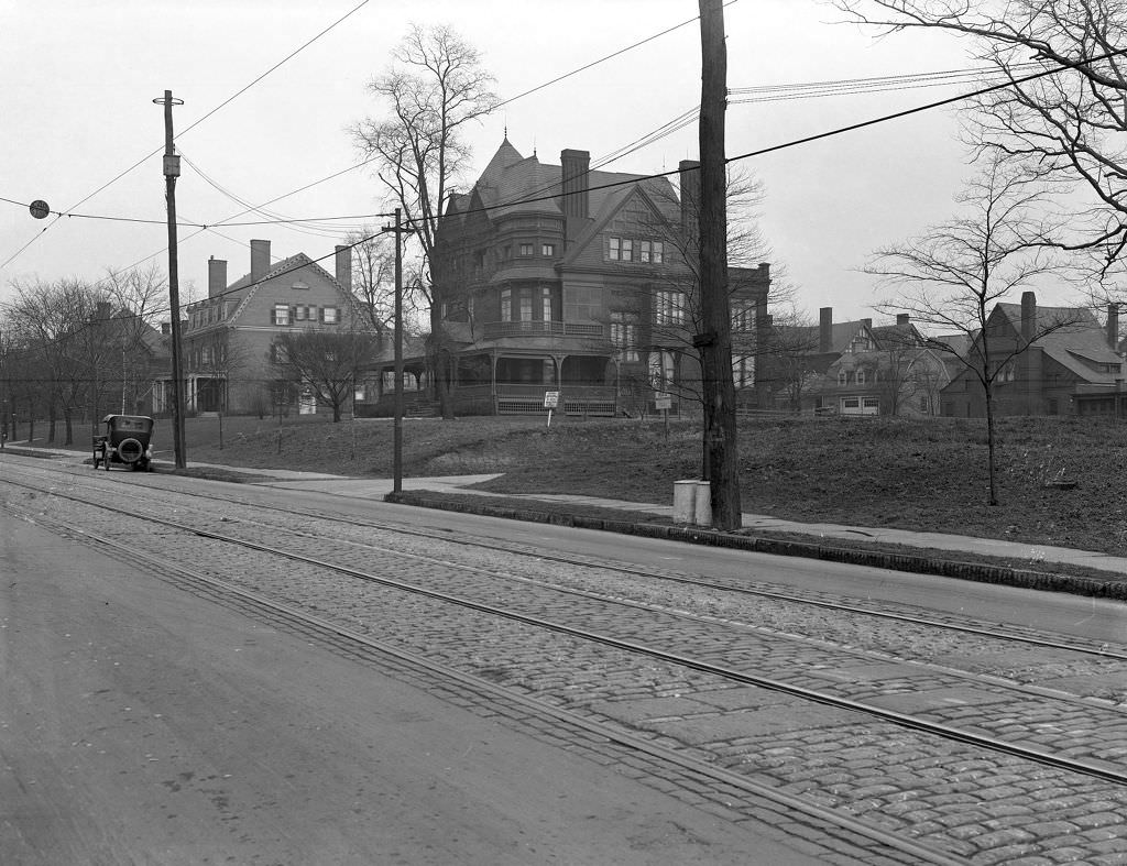 Ellsworth Avenue view across from Colonial Place in Shadyside, 1920.