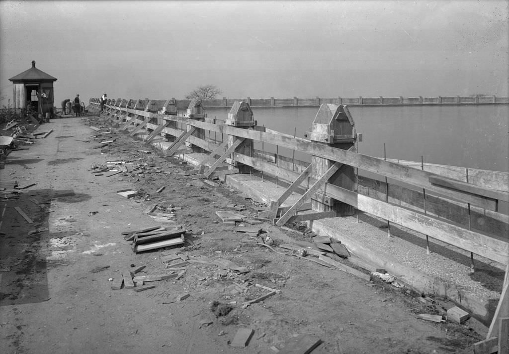 Structural supports on the south embankment, 1920.