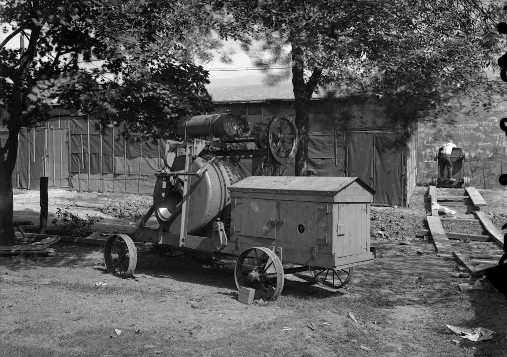 Concrete mixer at Herron Hill Reservoir, 1920.